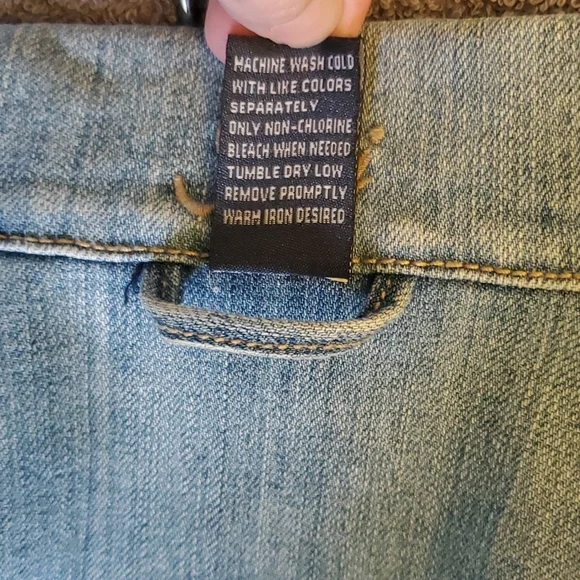 Tixi Cropped Denim Jacket - Picture 10 of 13